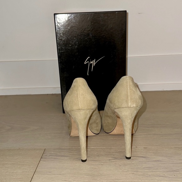 Giuseppe Zanotti suede heels - Picture 3 of 6